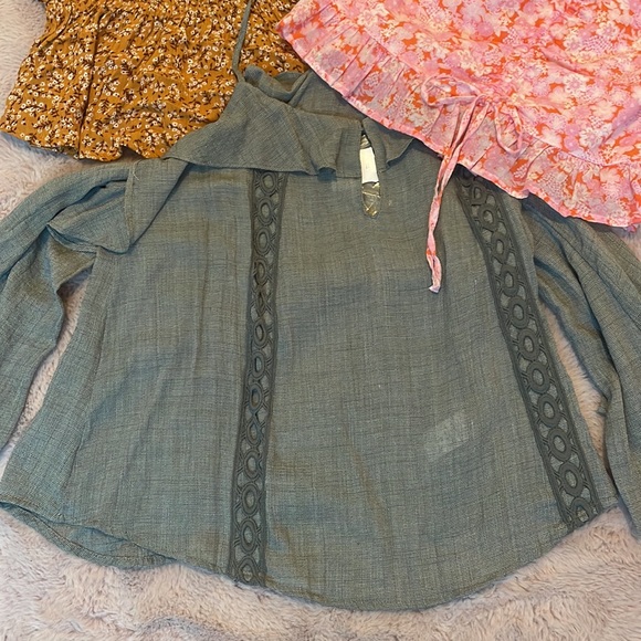 Blouses - Picture 4 of 4